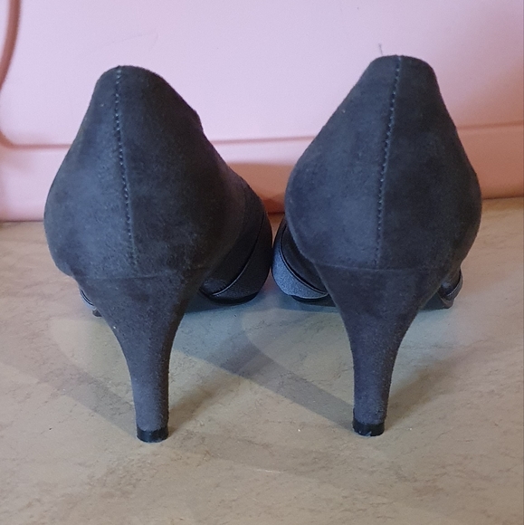 Size 9 Savannah grey pointy toe heel - Picture 4 of 7
